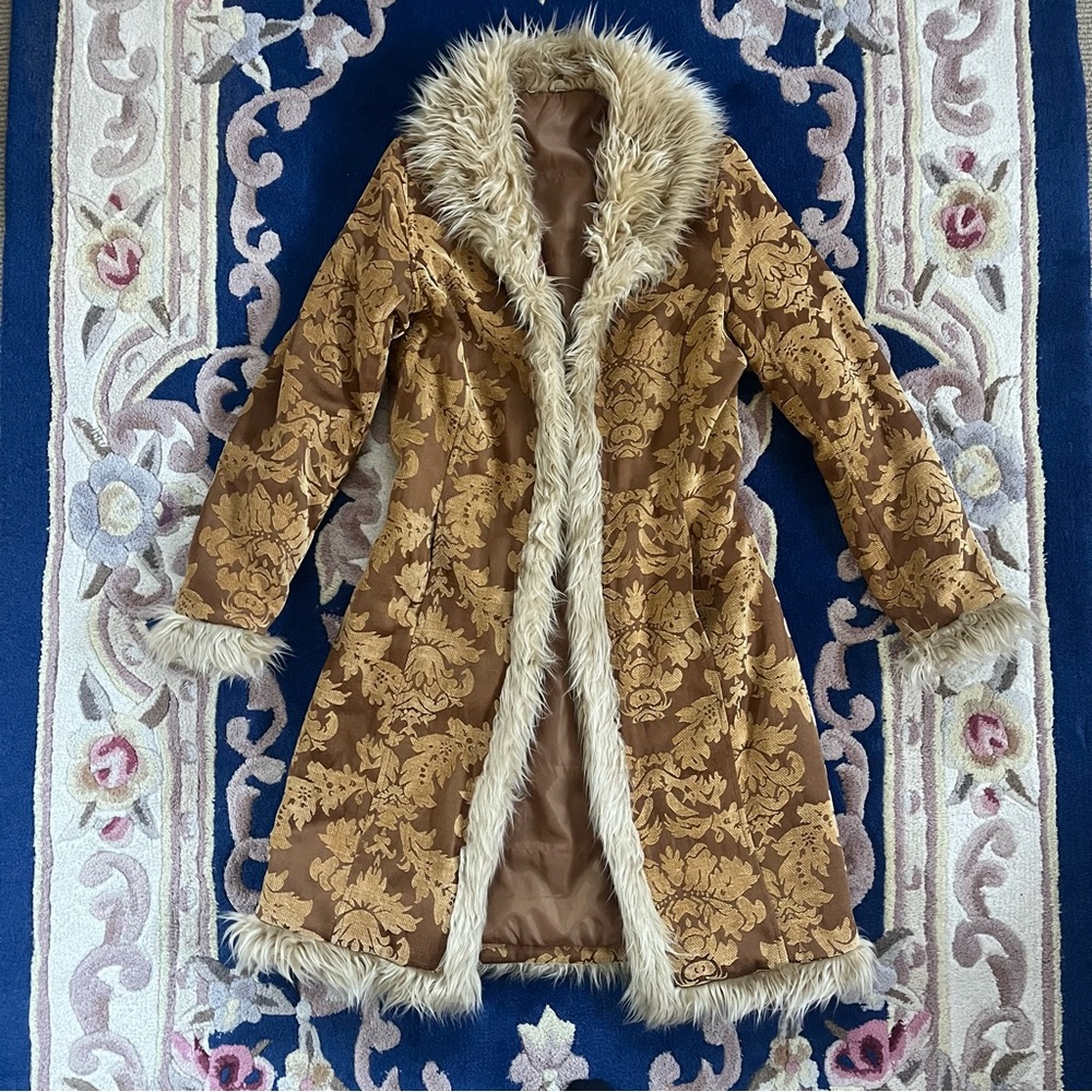 Amber jacquard Coat with Faux Fur Trim